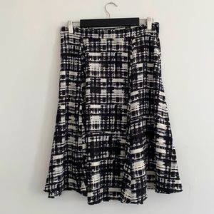 Cute High Waisted white and black pattern skirt